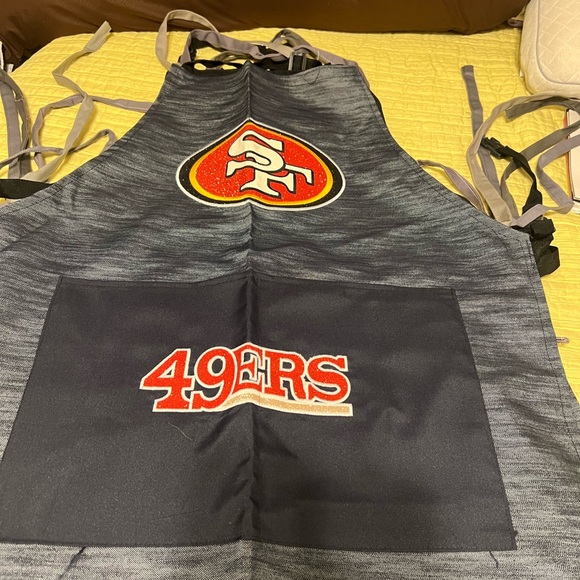 Beautiful Team Aprons (New) - Picture 3 of 4